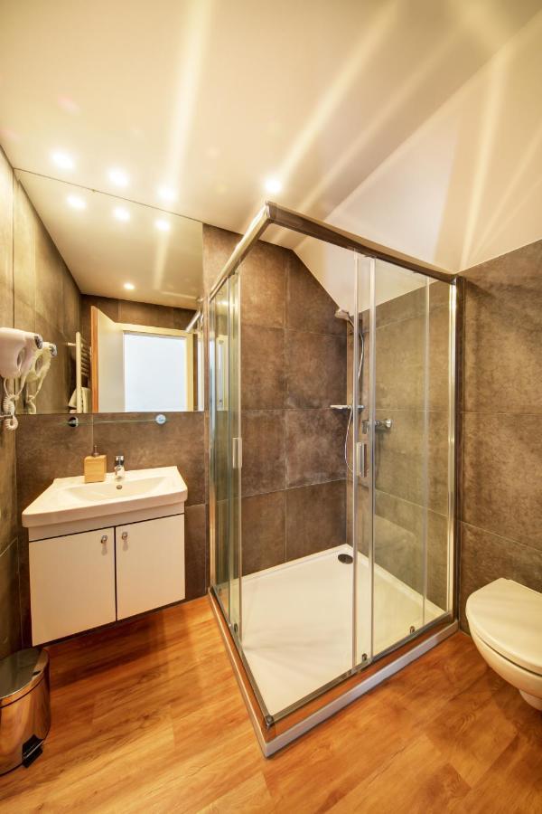 Fekete Sas Motel Estergon Dış mekan fotoğraf