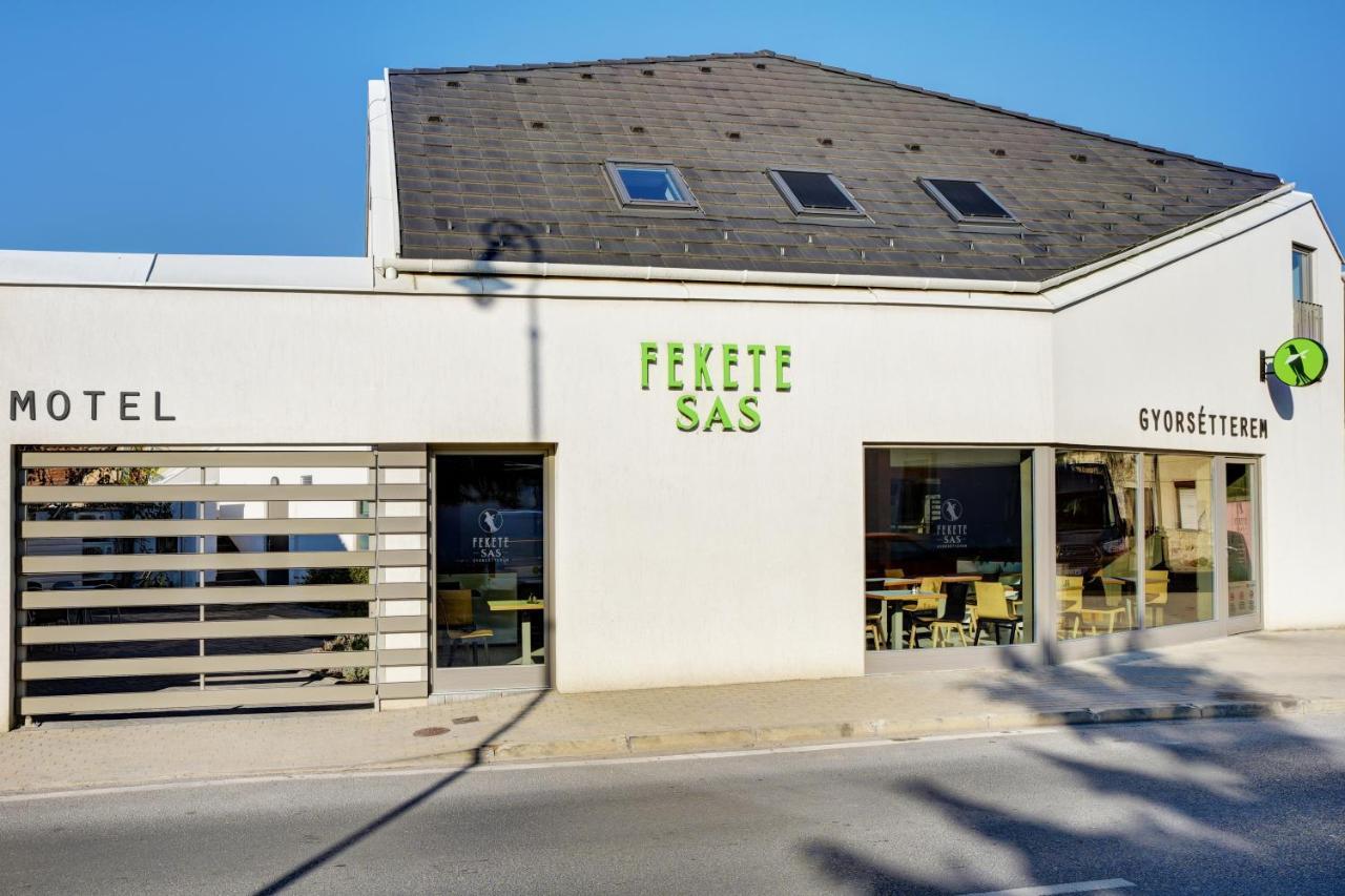 Fekete Sas Motel Estergon Dış mekan fotoğraf