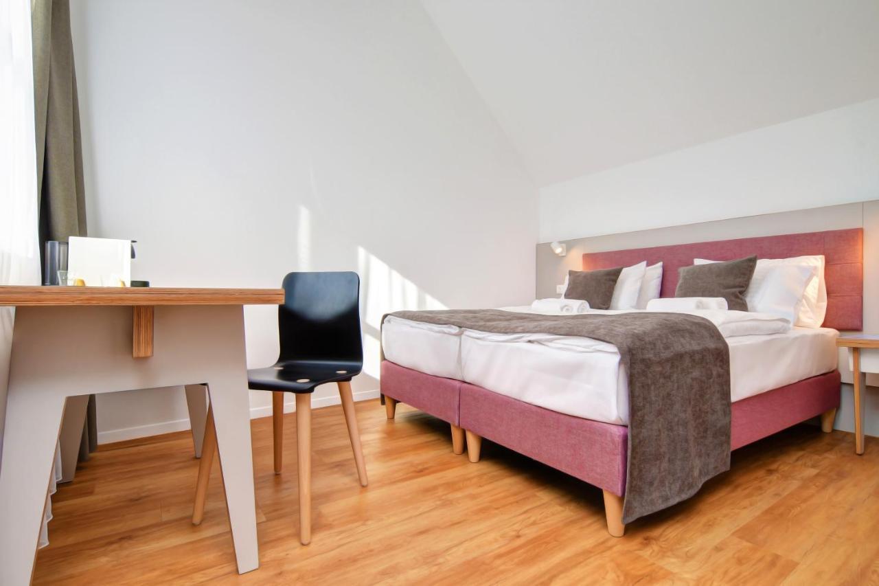 Fekete Sas Motel Estergon Dış mekan fotoğraf